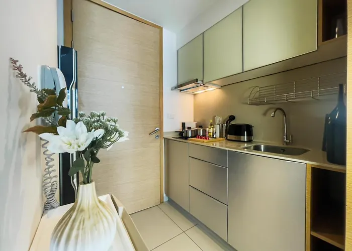 Walk To Bts Ekkamai L Urban Sukhumvit Living L Fast Wifi *