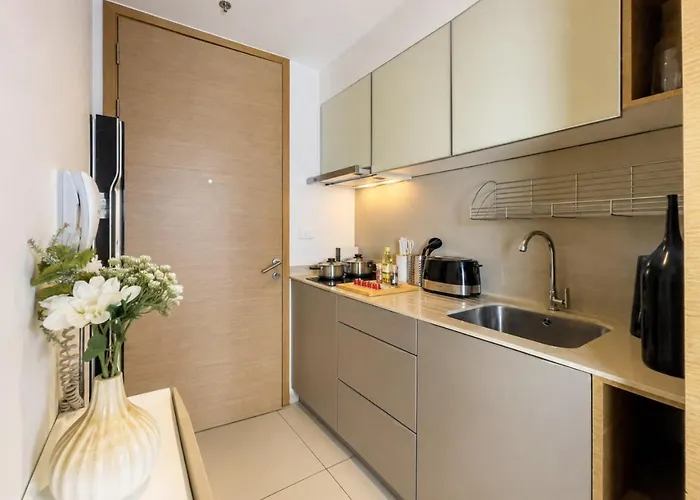 Walk To Bts Ekkamai L Urban Sukhumvit Living L Fast Wifi *